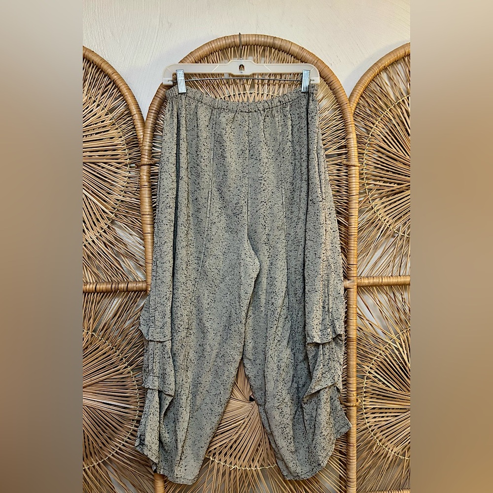 Hannah for La Journee Pants